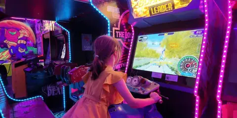 Florida Man visits Retro City Arcade in Lake City