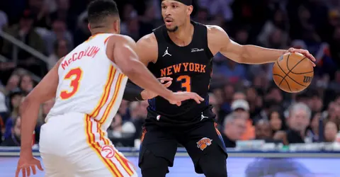 McCollum, Hawks rally late, stun Knicks 107-106 in Game 2